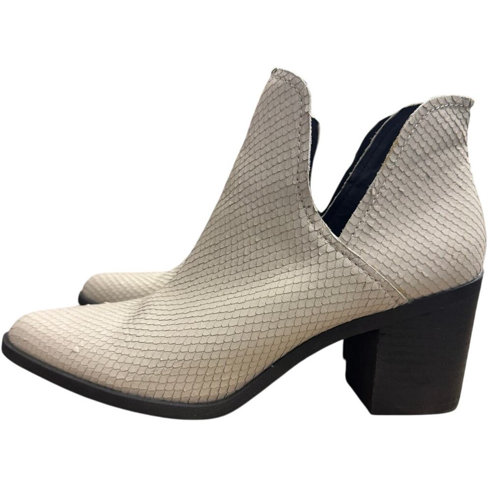 Steve Madden Petra Women 9.5 Open Side Off White Faux Leather Snake Ankle Bootie - Picture 4 of 7